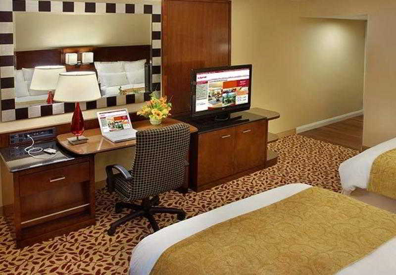 هتل Trumbull Marriott Shelton