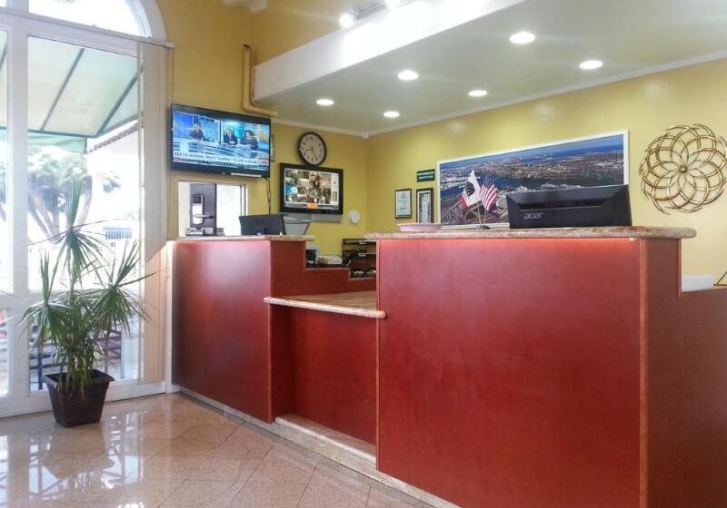 هتل Vagabond Inn San Pedro