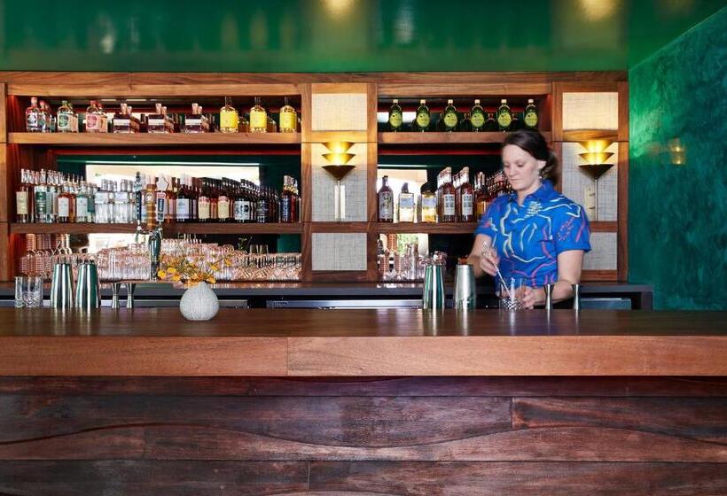 Wayfinder Waikiki Voted Top 10 Best Hotels In Hawaii!