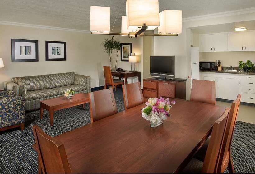 בית מלון כפרי West Beach Inn, A Coast