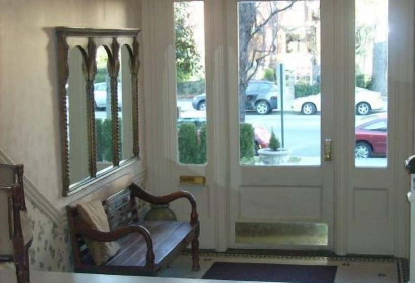 هتل Windsor Inn