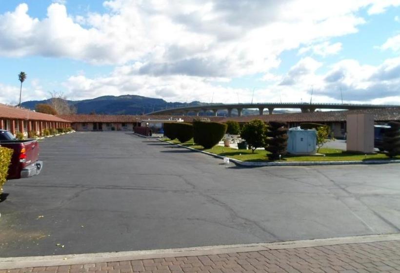 هتل Wine Valley Lodge