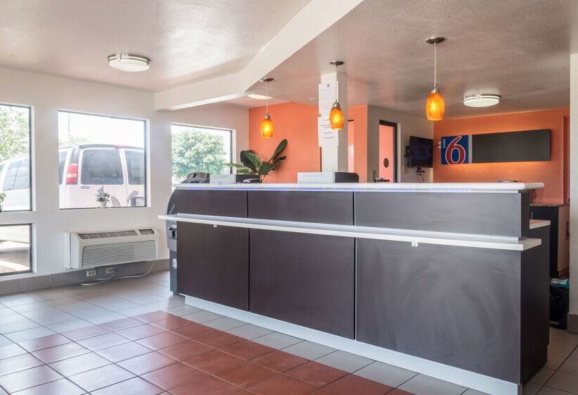 Motel 6mesquite, Tx  Rodeo  Convention Ctr