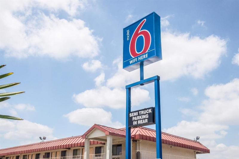 Motel 6mesquite, Tx  Rodeo  Convention Ctr