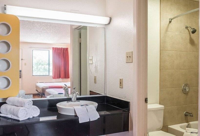 Motel 6mesquite, Tx  Rodeo  Convention Ctr