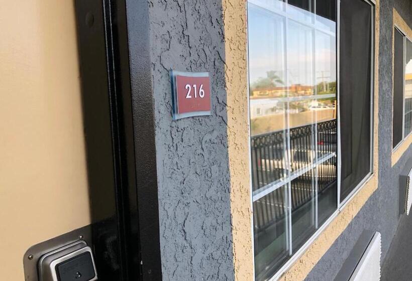 مُتل American Inn & Suites Lax