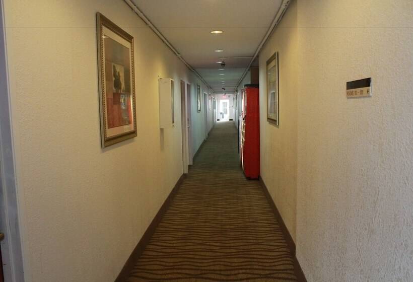 مُتل Royal Inn
