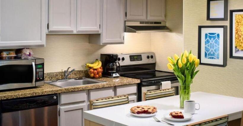 اقامتگاه Sonesta Es Suites Ann Arbor