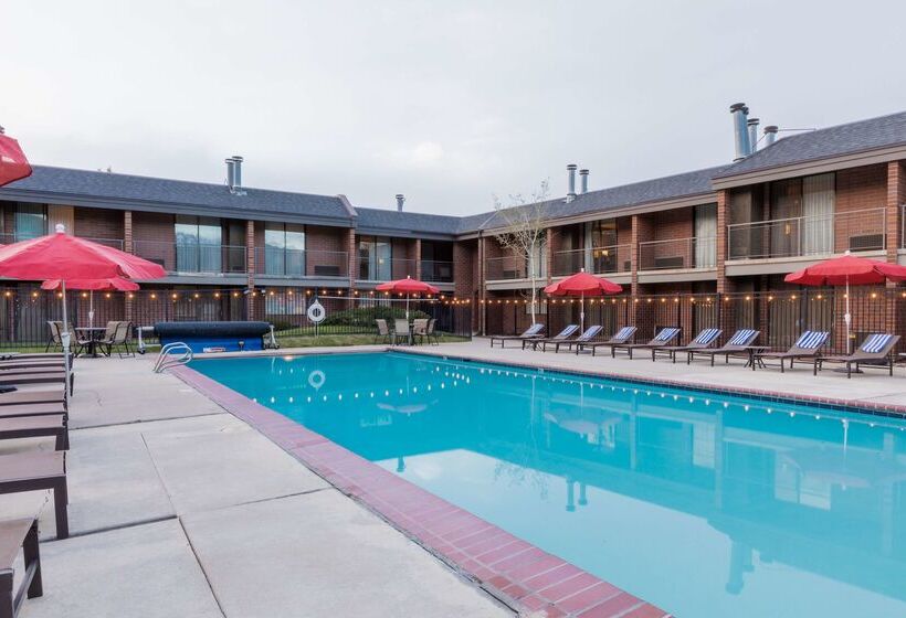 استراحتگاه Doubletree By Hilton Park City The Yarrow