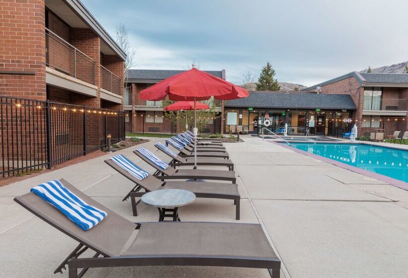 استراحتگاه Doubletree By Hilton Park City The Yarrow