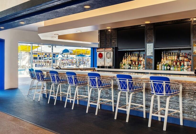 استراحتگاه The Strat Hotel, Casino & Tower