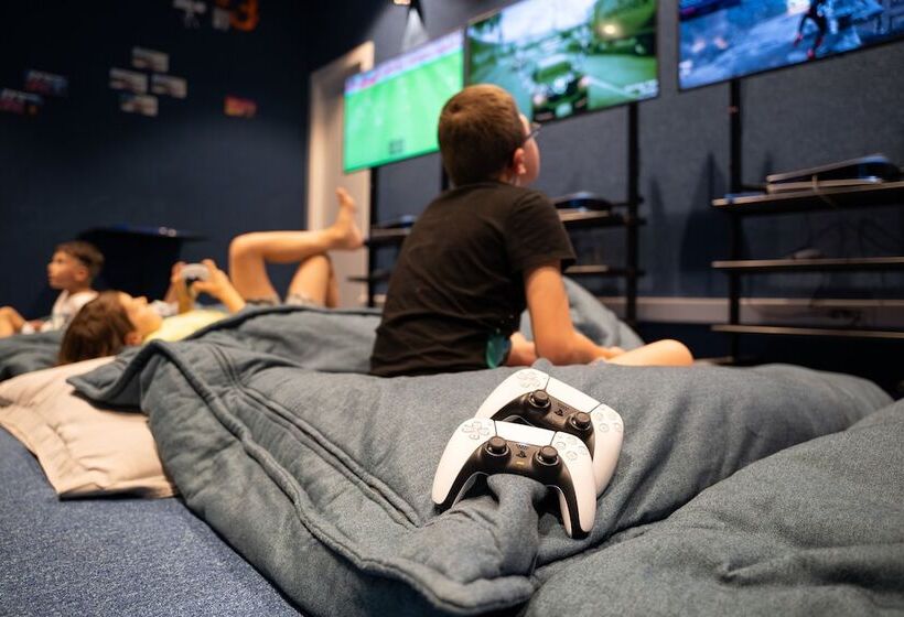 هتل Aminess Lišanj Family