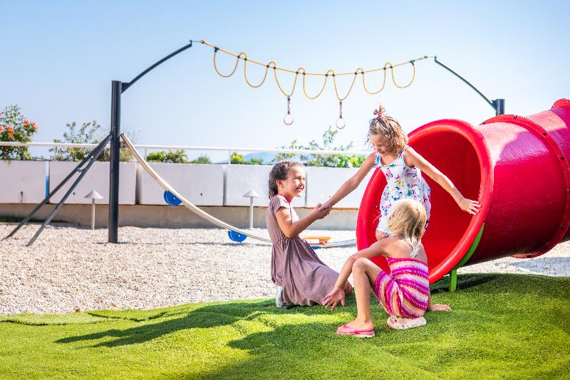 هتل Aminess Lišanj Family