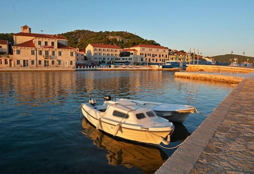 هتل Borovnik