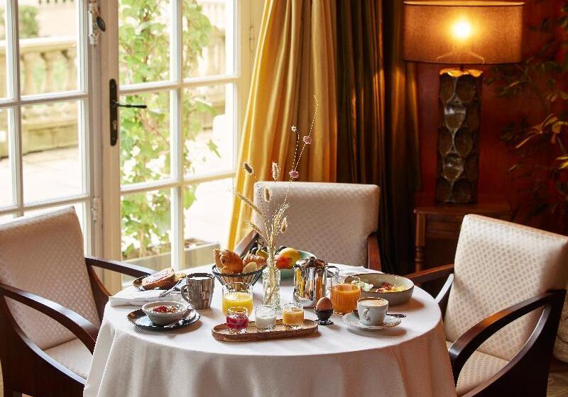 هتل Chateau De Montvillargenne