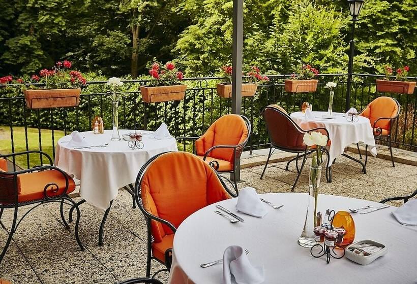 هتل Chateau De Montvillargenne