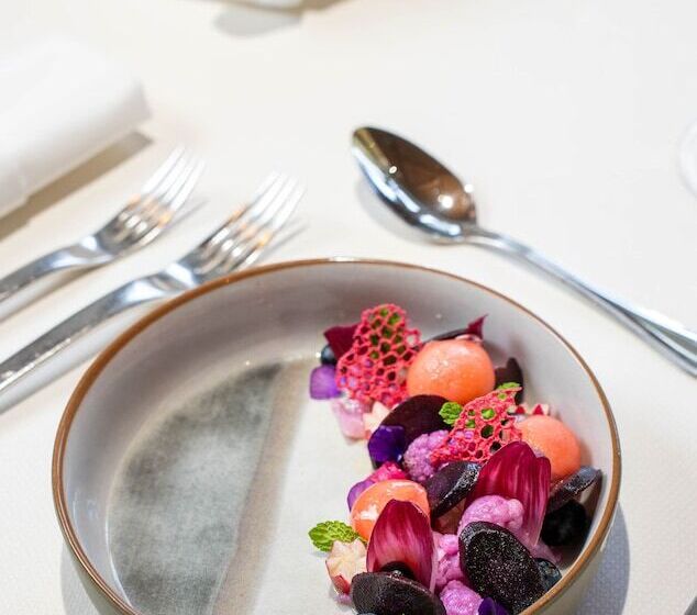 هتل Chateau De Montvillargenne