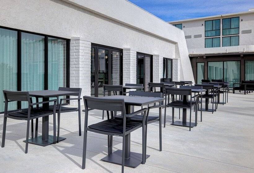 هتل Doubletree By Hilton Palmdale, Ca