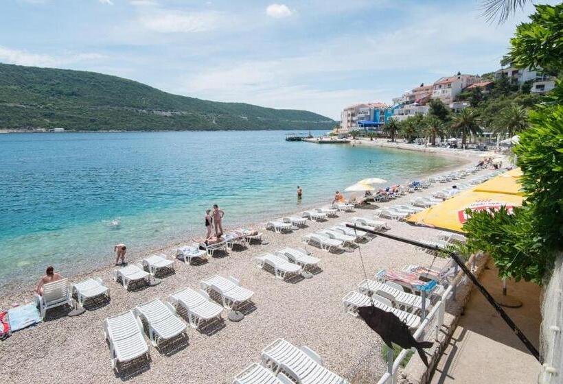 فندق Grand  Neum