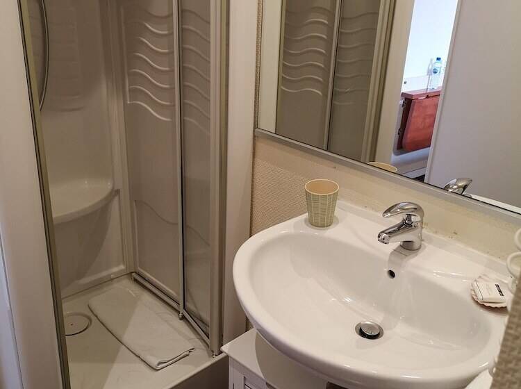 هتل Hôtel Aux Tamaris Vue Mer