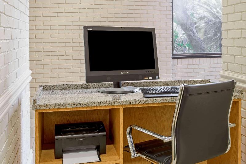Отель Suburban Studios Slidell I 10
