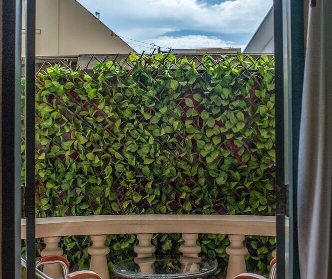 هتل S A F E Residence Patong