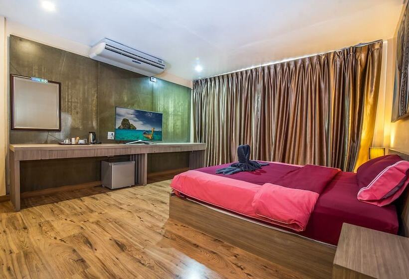 هتل S A F E Residence Patong