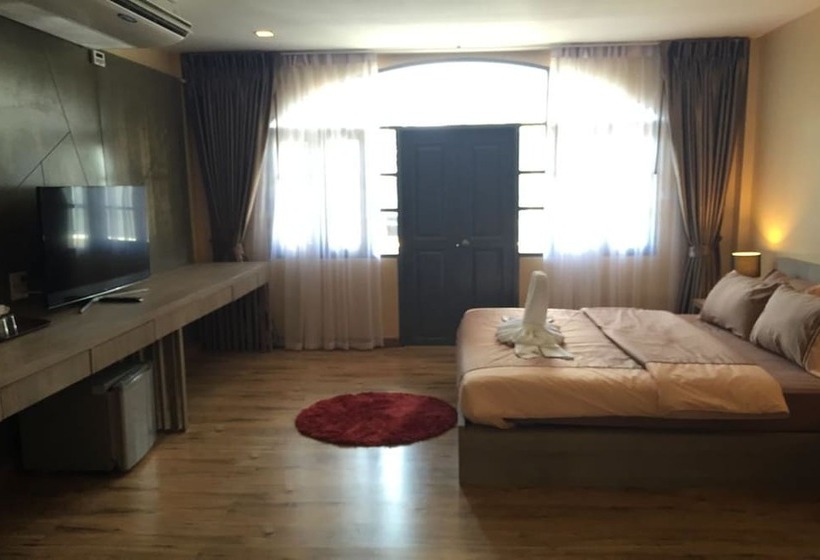 هتل S A F E Residence Patong