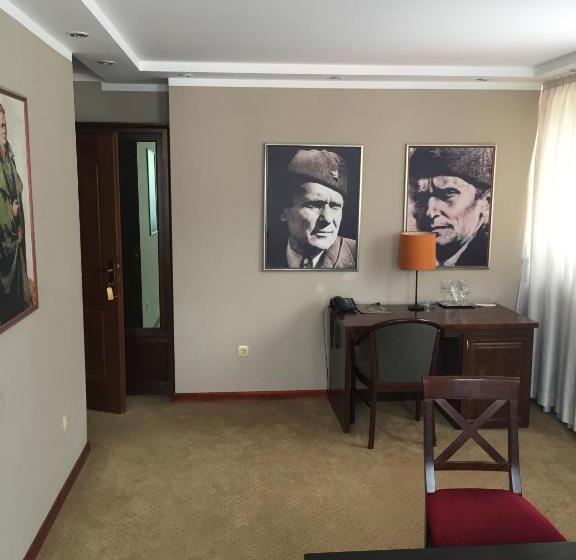هتل Stari Grad