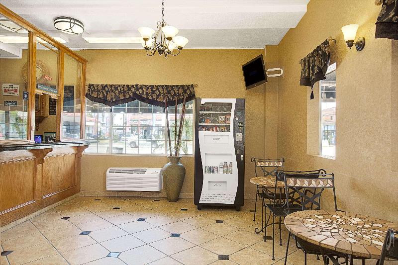 هتل Super 8 By Wyndham Inglewood/lax/la Airport