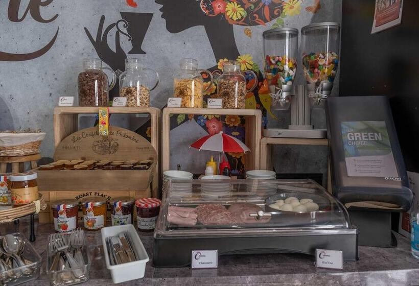 בית מלון כפרי The Originals Access, Bourges Nord Saintdoulchard