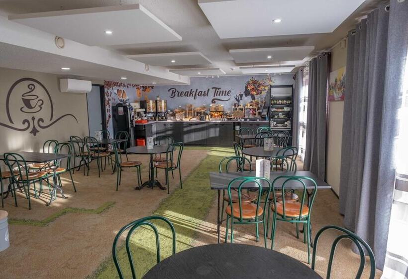 בית מלון כפרי The Originals Access, Bourges Nord Saintdoulchard