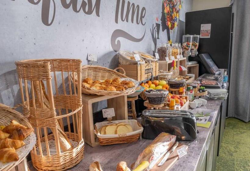 בית מלון כפרי The Originals Access, Bourges Nord Saintdoulchard