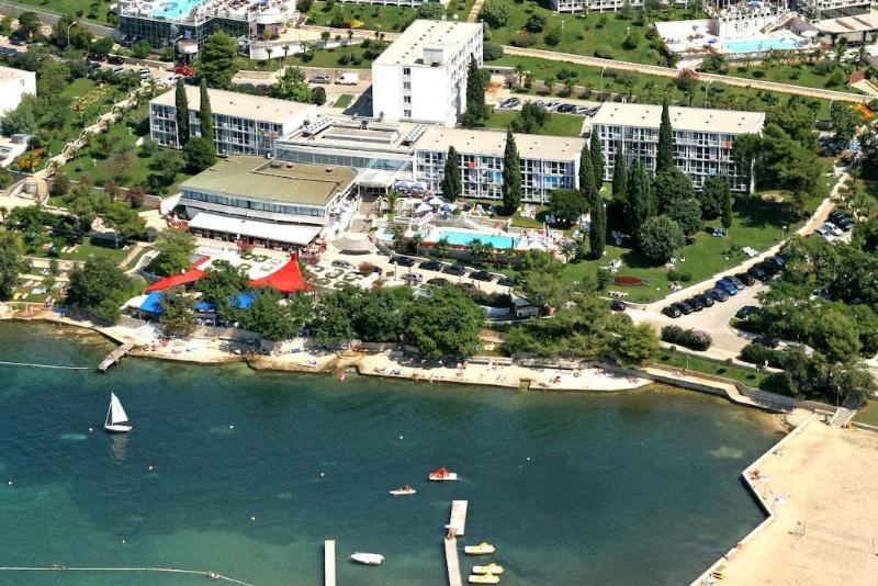 בית מלון כפרי Zorna Plava Laguna