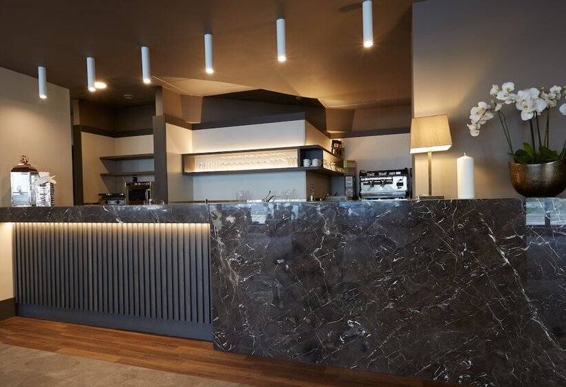 Fotos del hotel Dc  International:  12