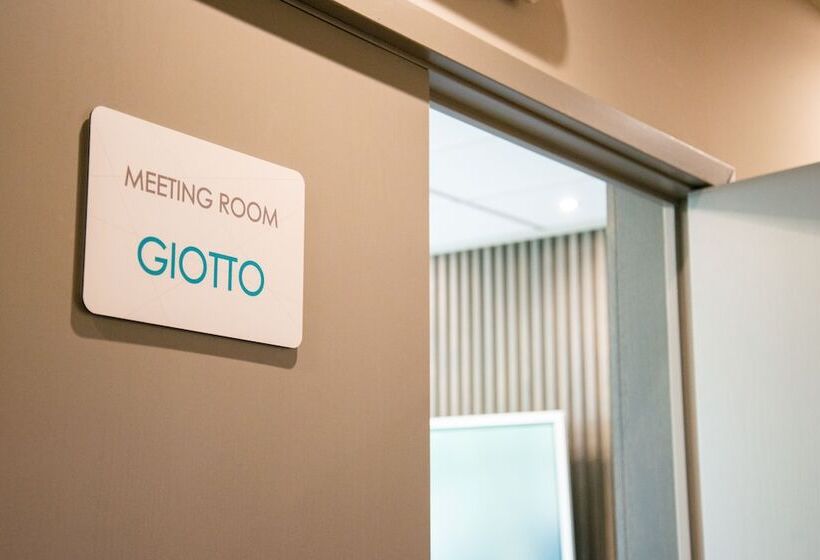 Fotos del hotel Dc  International:  16