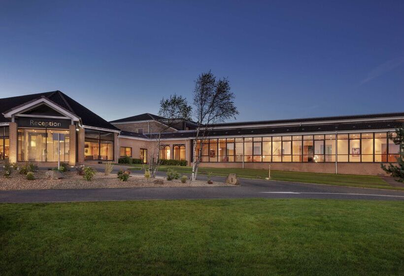 هتل Glasgow Westerwood Spa & Golf Resort