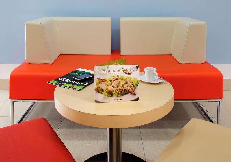 בית מלון כפרי Ibis Southampton