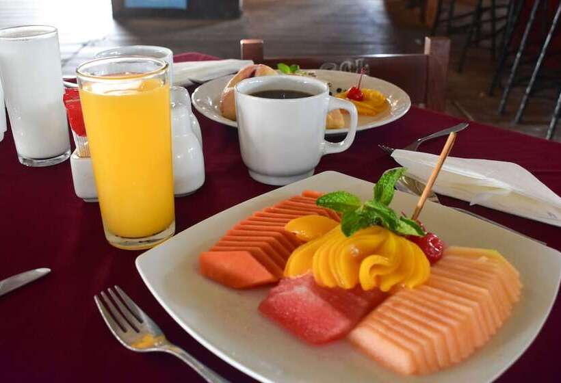 Hotel Imperial Las Perlas
