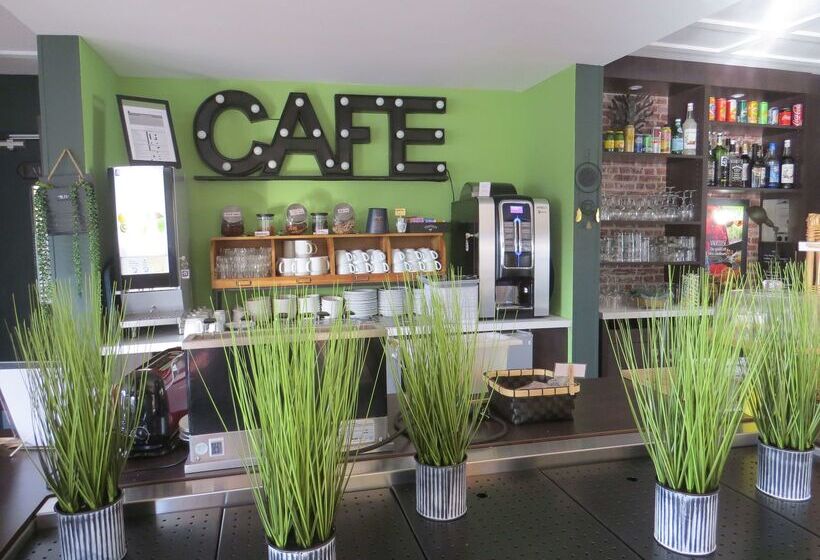 ホテル Hôtel Kyriad Cap Sud