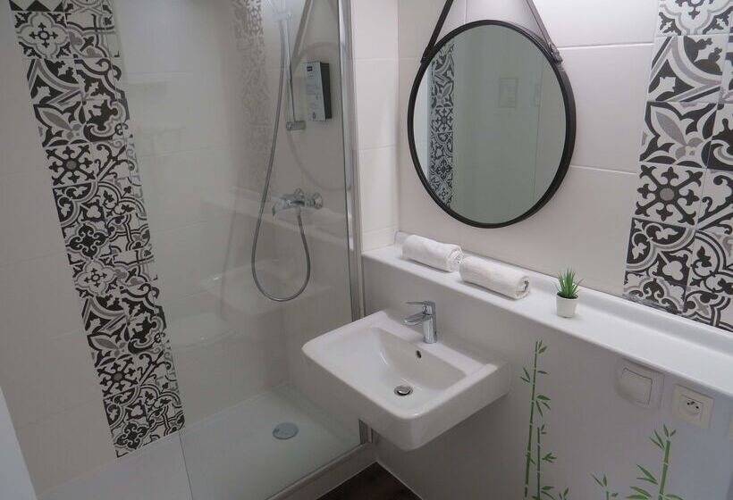 ホテル Hôtel Kyriad Cap Sud