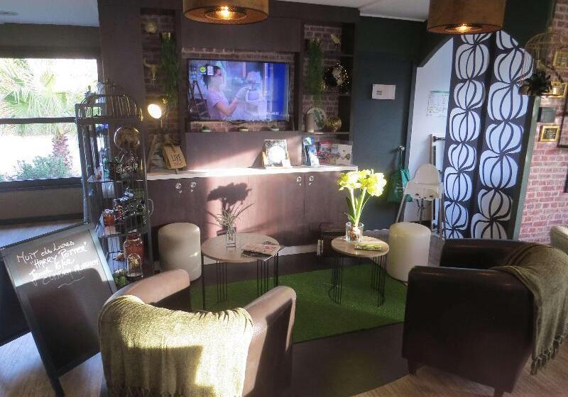 ホテル Hôtel Kyriad Cap Sud