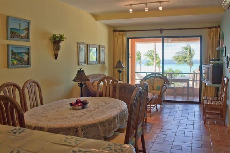 هتل Nautibeach Beach Front Condos In North Beach