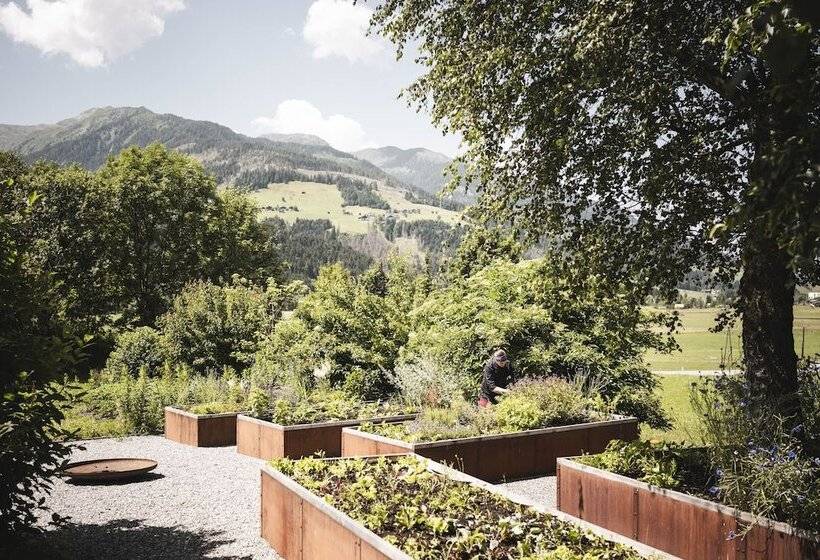 Отель Strasserwirt   Ansitz Zu Tirol
