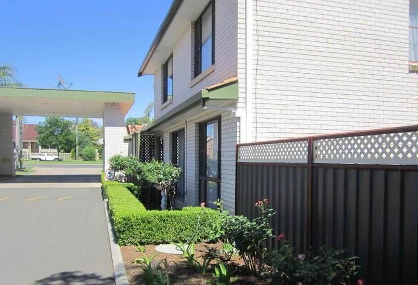 فندق Tamworth Motor Inn & Cabins