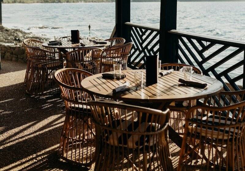 هتل The Waves At Cane Bay