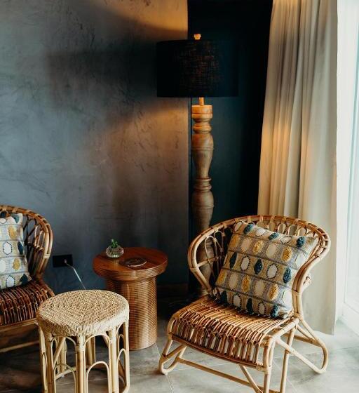 هتل The Waves At Cane Bay