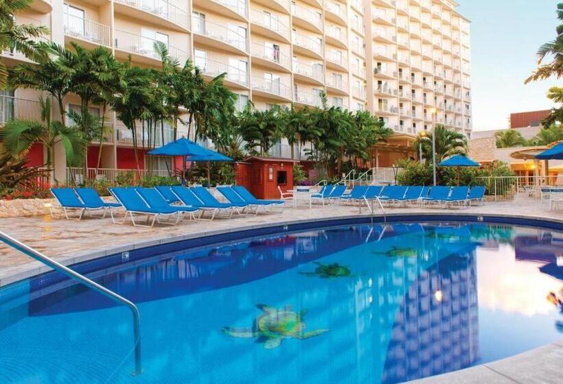 Отель Club Wyndham At Waikiki Beach Walk