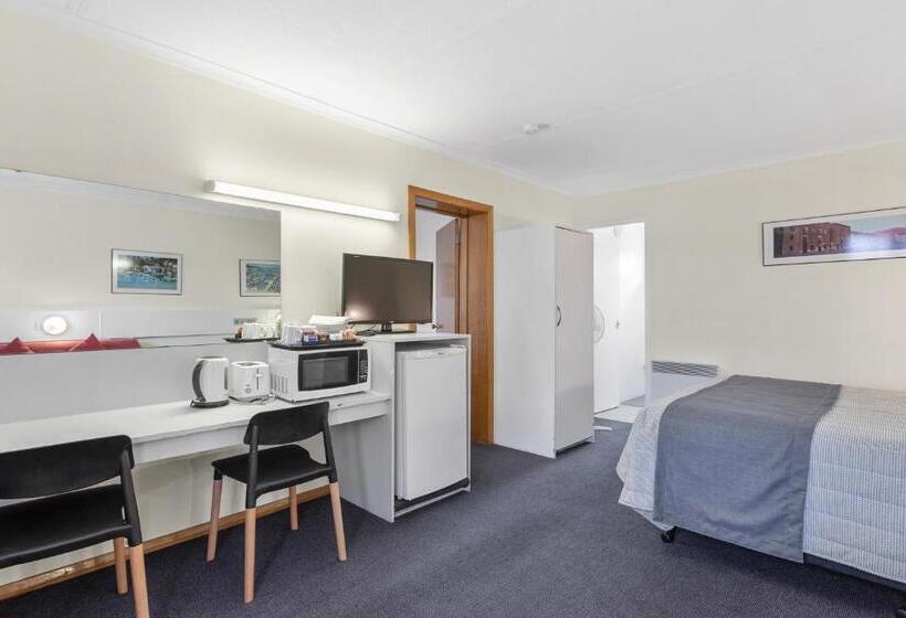 Martin Cash Motel