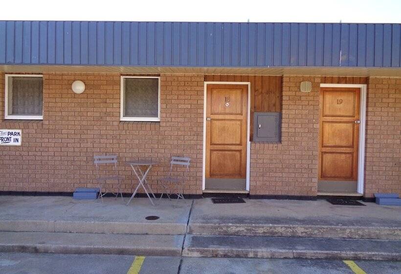 Parkway Motel